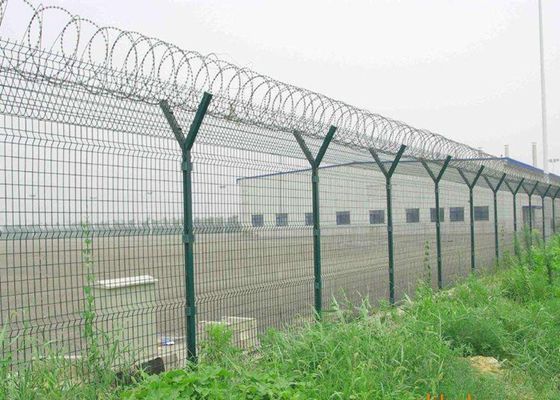 Китай Столб 3Д ы изогнул ограждать службы безопасности аэропорта, сваренные панели загородки ячеистой сети поставщик