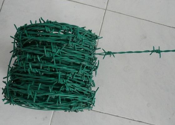 Китай Зеленое предохранение от катушки крена колючей проволоки безопасностью для границы травы поставщик