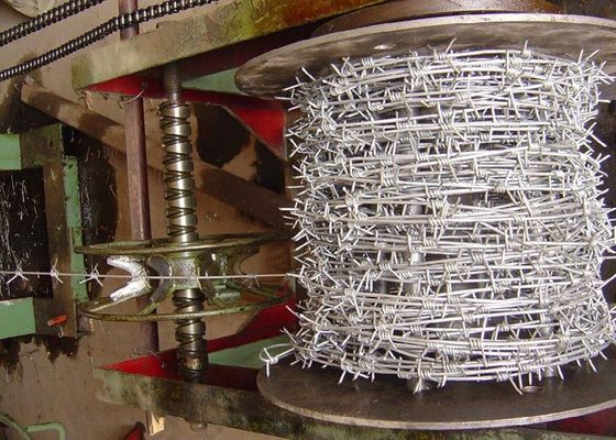 Китай Цинк покрывая колючий провод ленты, стальной Дя крена 1.0-3.5мм колючей проволоки поставщик