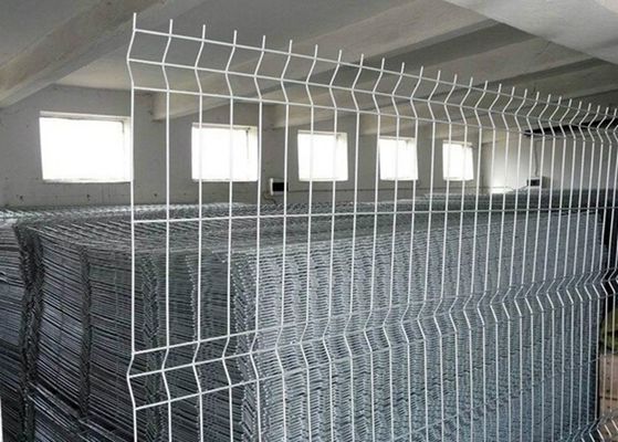 Китай Сваренная профессионалом сетка сада провода ограждая окунутое горячее панелей гальванизированный поставщик