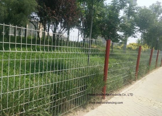 Китай Покрытая ПВК сваренная садом загородка ячеистой сети с сильной коррозионной устойчивостью поставщик